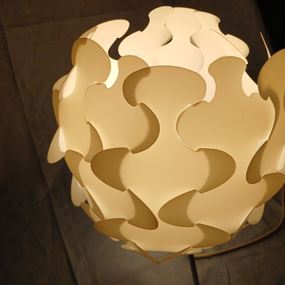 Elegant Cream Puzzle Lamp